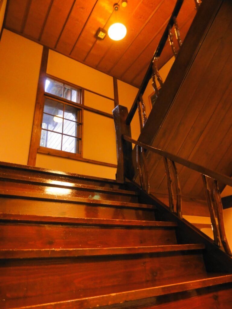 本館階段