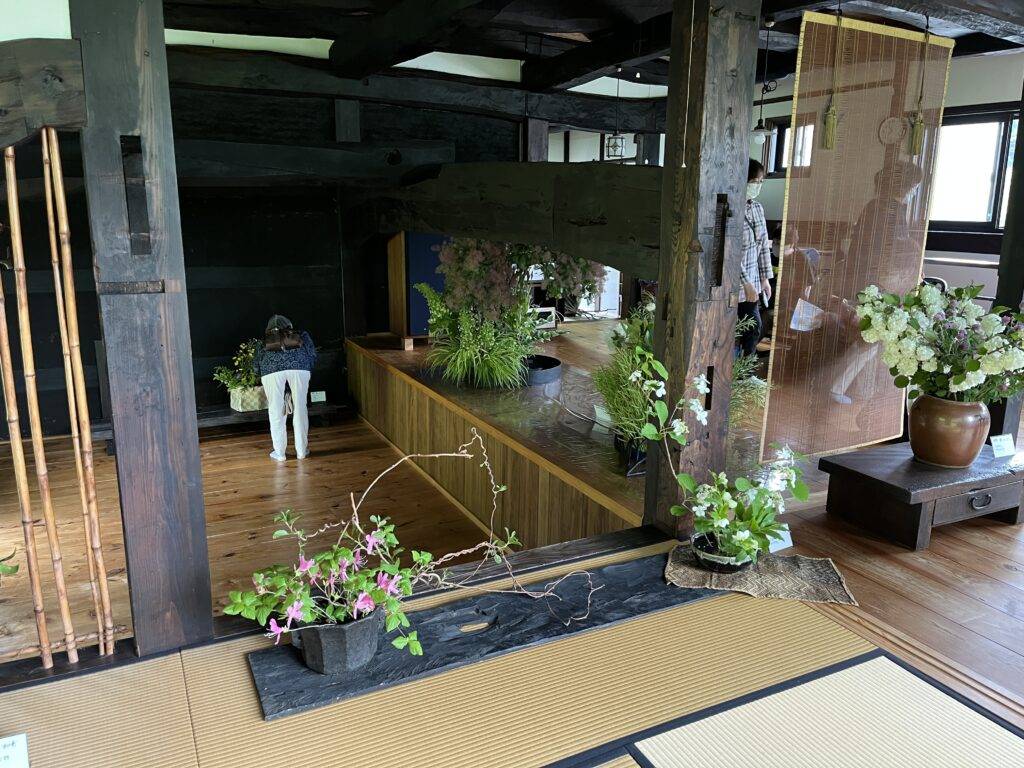古民家に彩り 第12回「古民家で野の花展」5月31日・6月1日